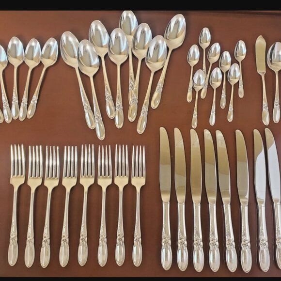 White Orchid Silverplated Flatware Set – Oneida Community Plate, 41 Pieces - Picture 1 of 6
